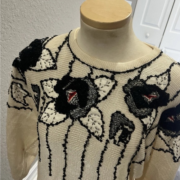 Sweaters - Cache Embellished Floral Sweater – Cream & Black Vintage Statement Knit (M/L)